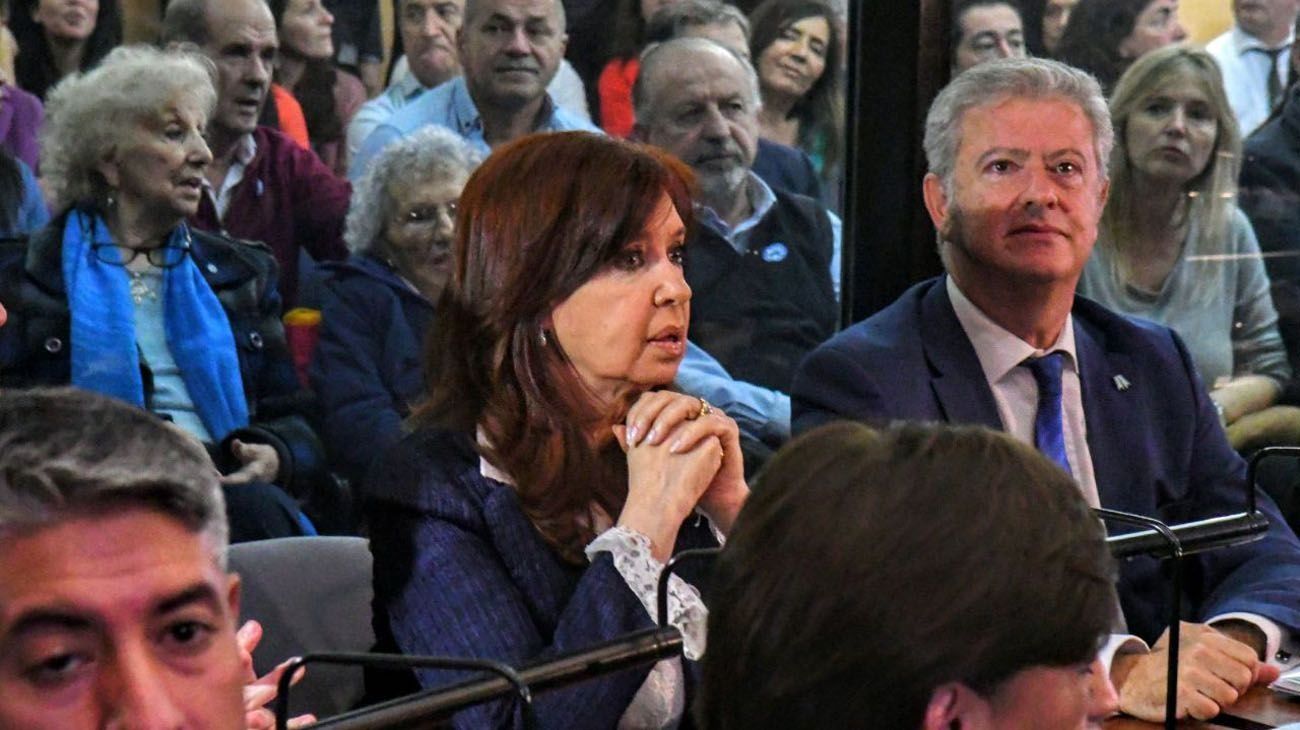 Sin Cristina Kirchner, declararán dos ex funcionarios en el juicio por la obra pública