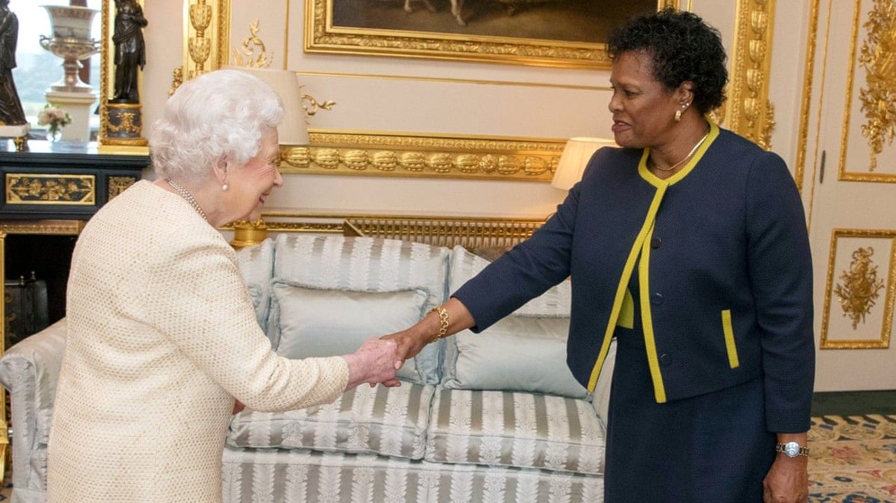 Barbados rompió lazos con la monarquía británica y eligió a su primera presidenta
