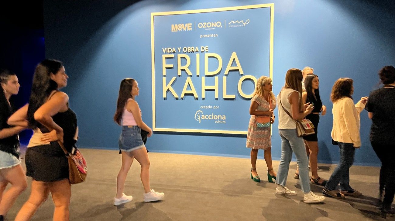 Una exhibición inmersiva cuenta la vida de Frida Kahlo a través de su obra
