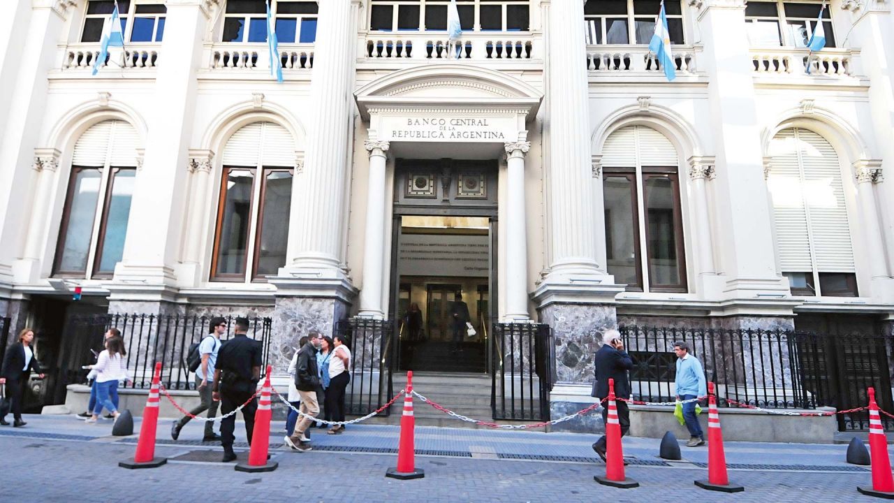 El BCRA dispuso que los bancos podrán pasar una parte de sus encajes a bonos del tesoro