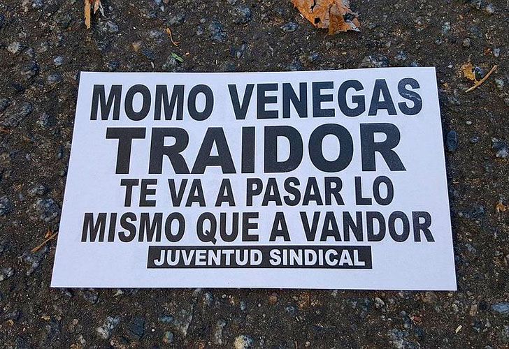 Amenazan con panfletos al “Momo” Venegas: “Te va a pasar lo mismo que a Vandor”