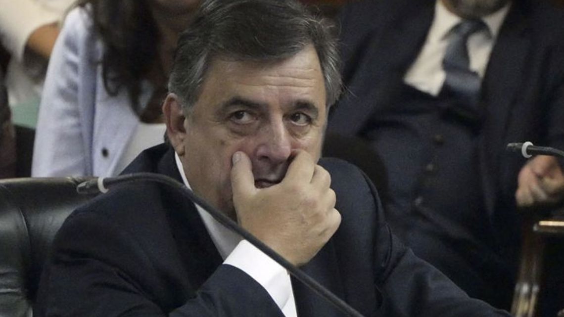Para Mario Negri, "volver al látigo y billetera sería atroz"
