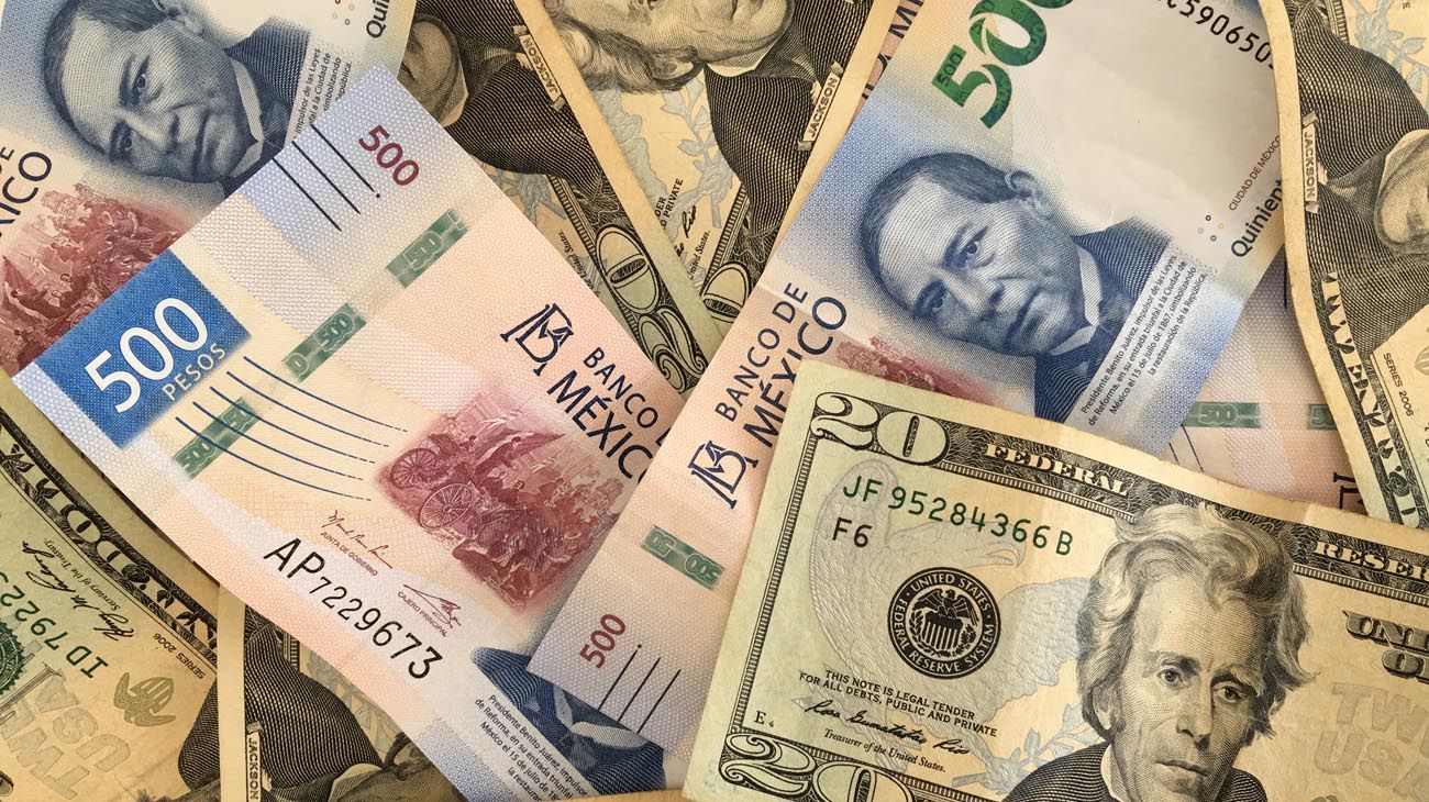 El peso mexicano lideró las pérdidas de monedas de mercados emergentes