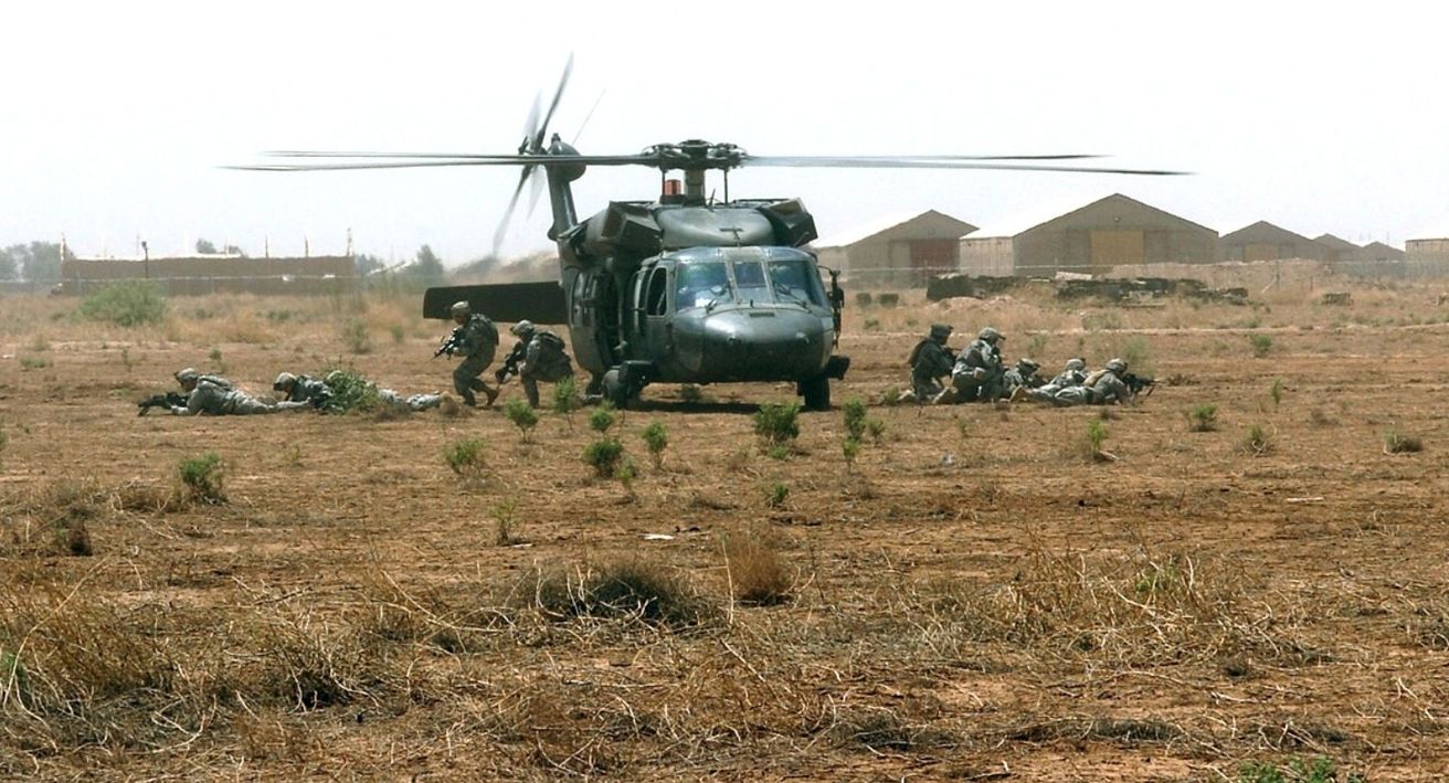 Qué es un helicóptero Black Hawk: cómo funciona y por qué es clave en operaciones militares