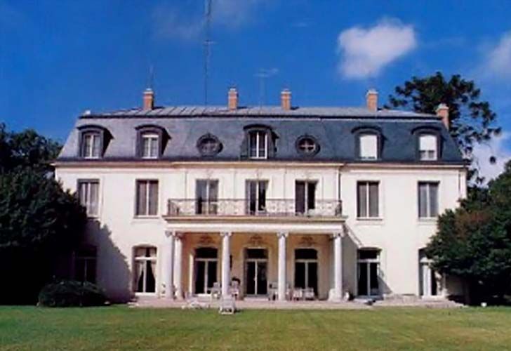 Francia vendió la casa de su embajador en Argentina