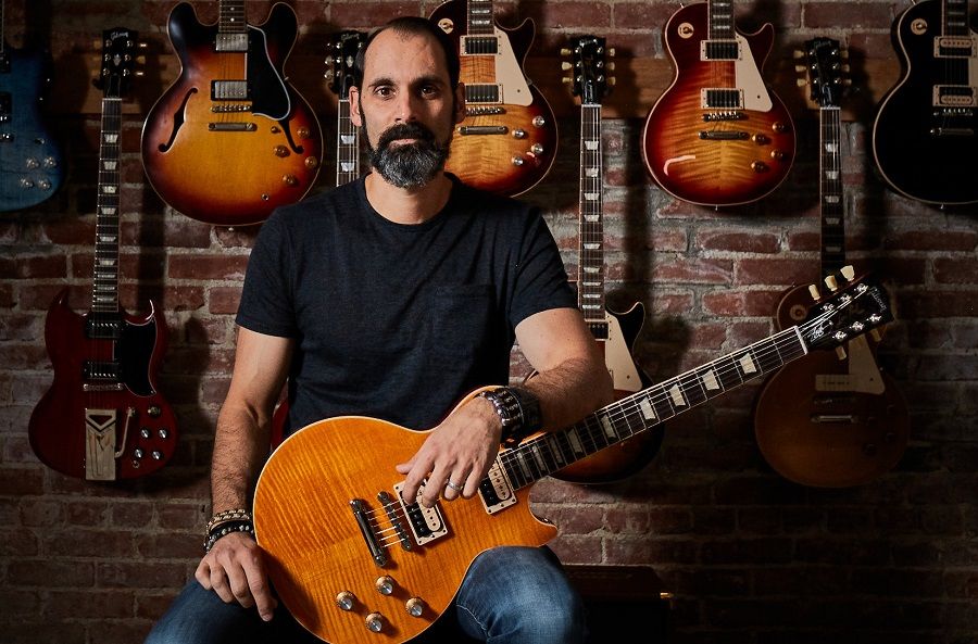 César Gueikian es argentino y CEO de Gibson, la marca de guitarras del rock