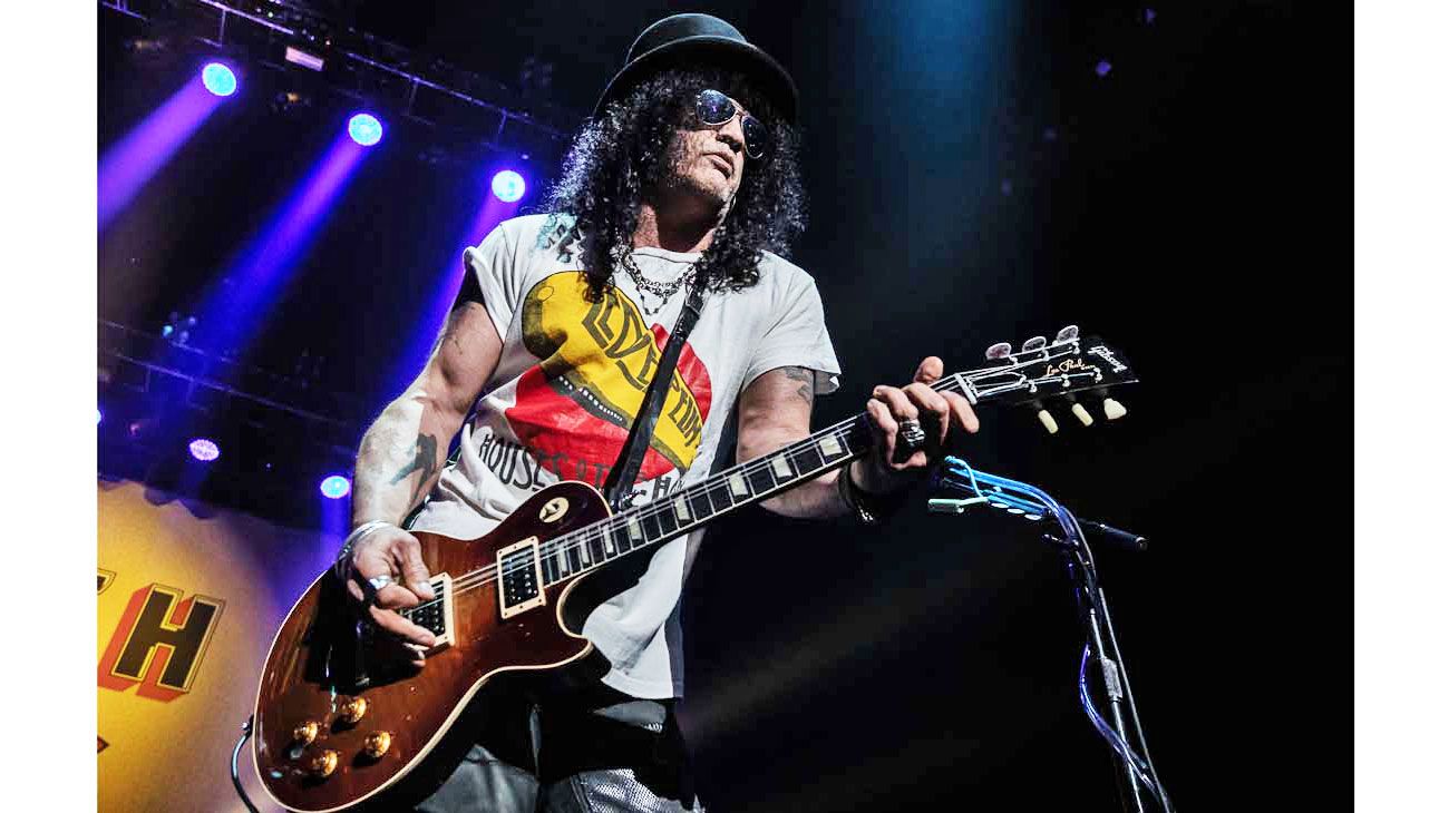 Slash dio un recital y renovó su vínculo con el público argentino