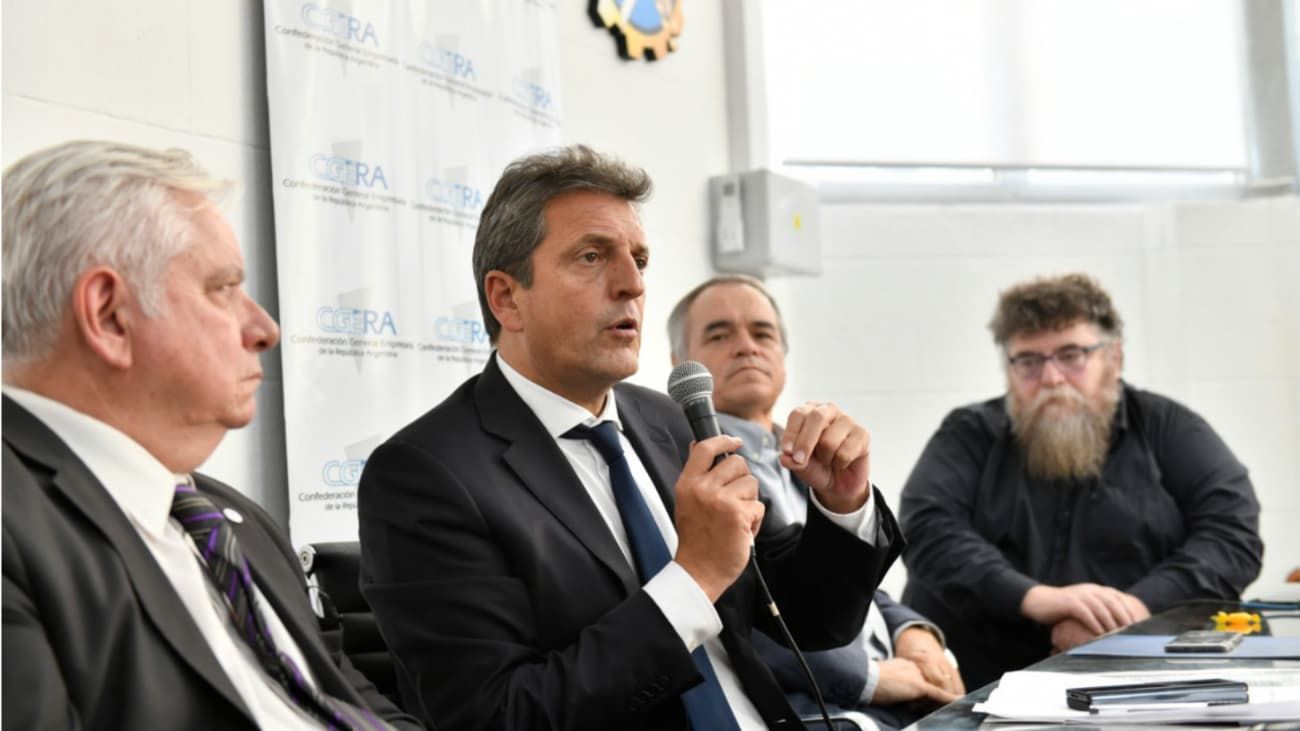Sergio Massa analiza la reducción de impuestos para empresas que usen dólares para importar