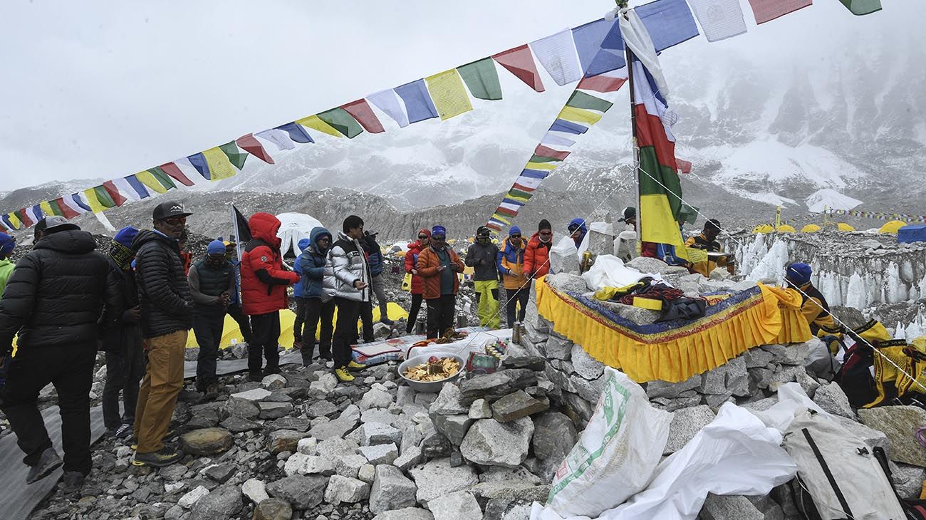 El Everest está por las nubes en cantidad de contagios de Covid-19