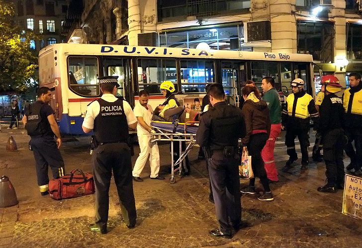 Ocho heridos tras choque de colectivo en centro porteño