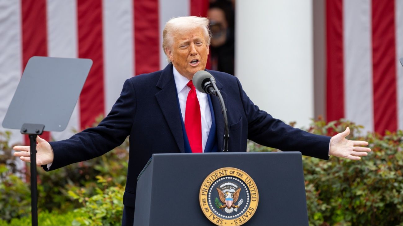 ¡Trump no existe! y la democracia hipnótica
