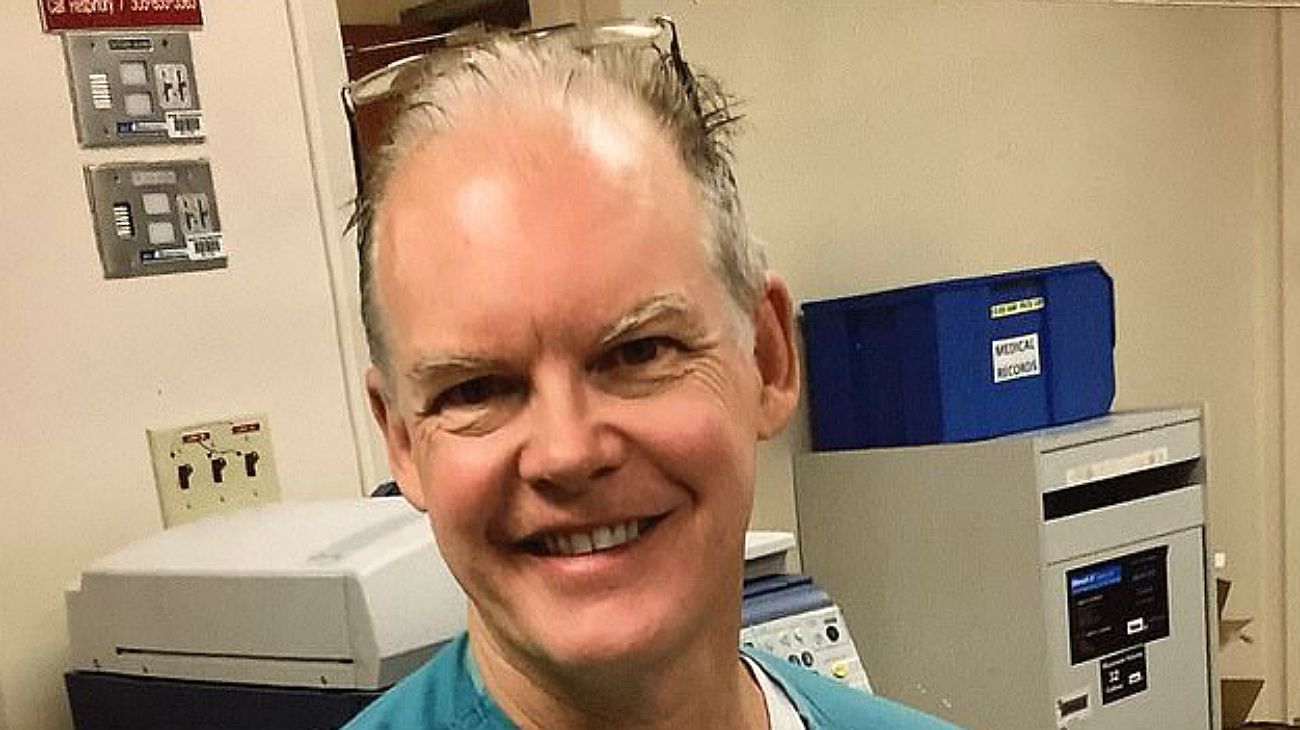 La esposa de un médico acusa a Pfizer: "Mi marido estaba sano y murió por esa vacuna"