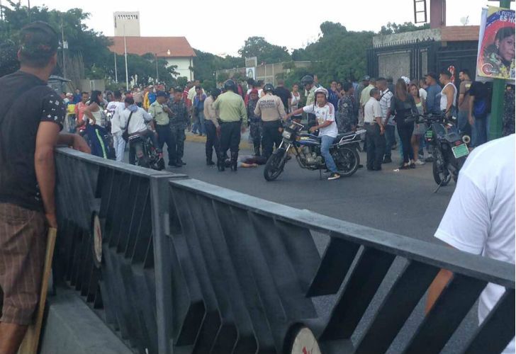 Grupos paramilitares atacaron un centro de votación en Venezuela