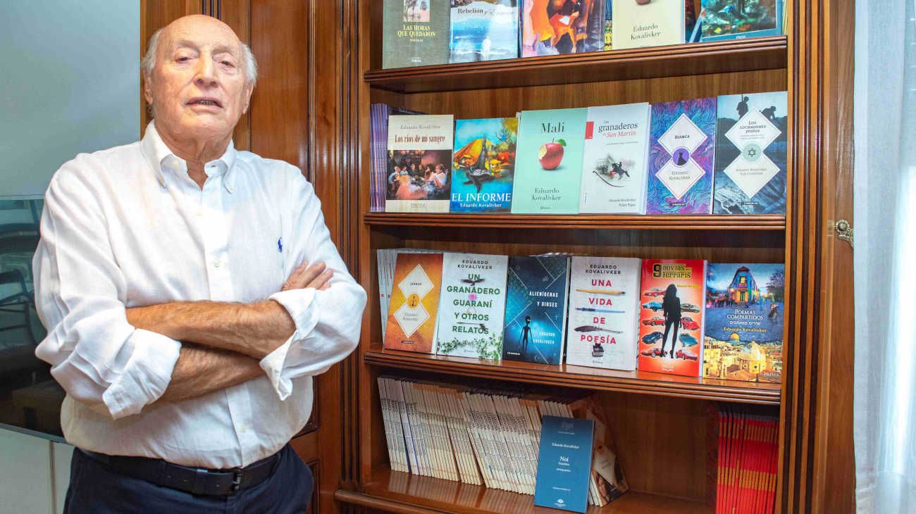 El padre de los hermanos Kovalivker, Eduardo Kovalivker, se presentó ante la Justicia acompañado de sus abogados y dejó su celular
