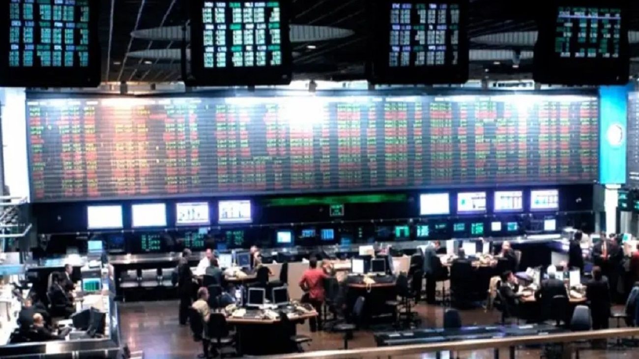 Cierre de mercado: rally electoral sigue impulsando la suba de bonos y acciones