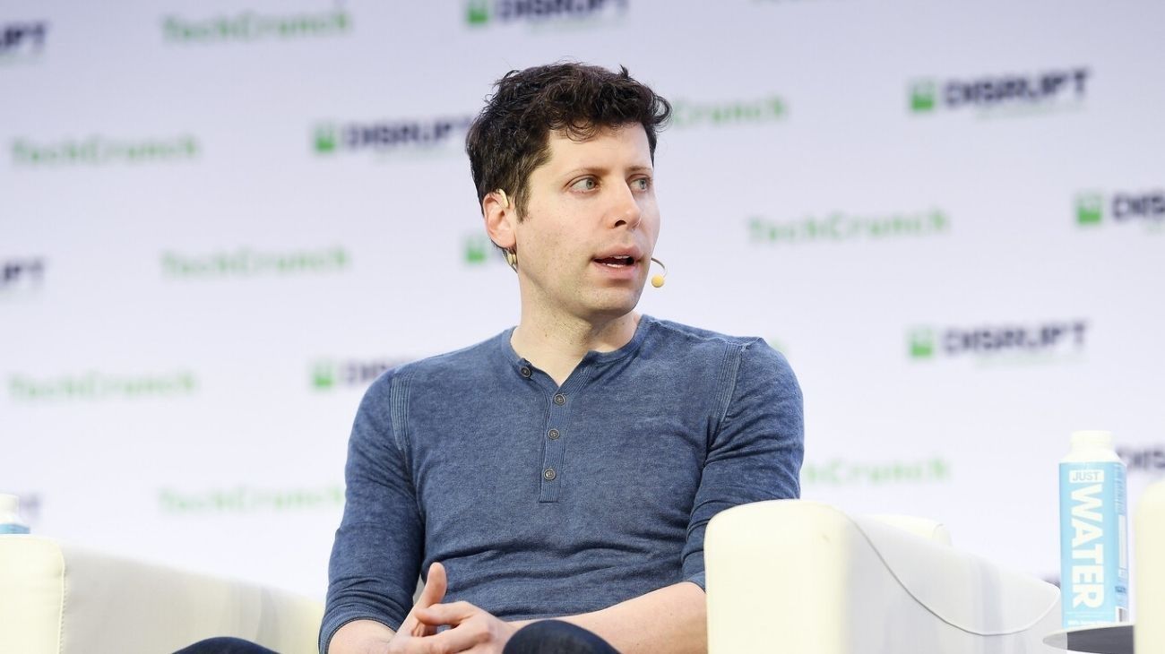 Crisis en Worldcoin: el token de Sam Altman cae 97% y crecen las denuncias por uso de datos biométricos