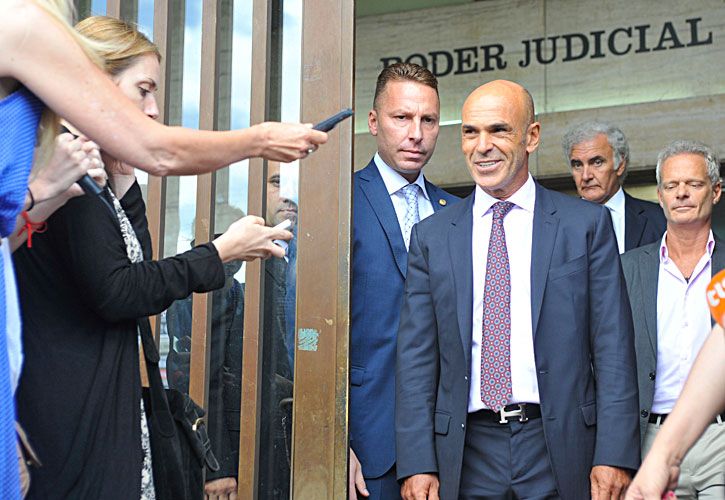 Arribas presentó documentos pero disparó nuevas sospechas