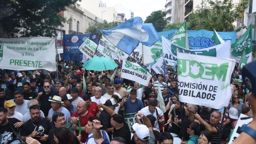 Gremios estatales marcharon por el centro de Córdoba contra la reforma jubilatoria