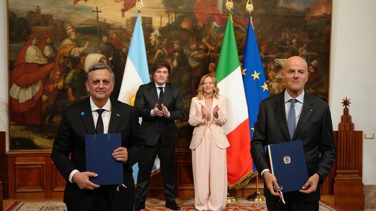 YPF firmó un convenio con la italiana Eni para poder exportar US$ 15.000 millones de GNL por año