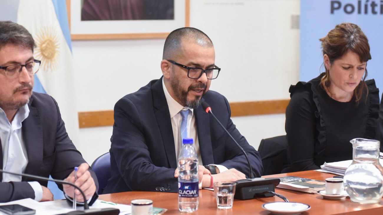Silvio Robles, vocero de Rosatti, denunció que fue "acusado falsamente" y que "atacaron a su familia"