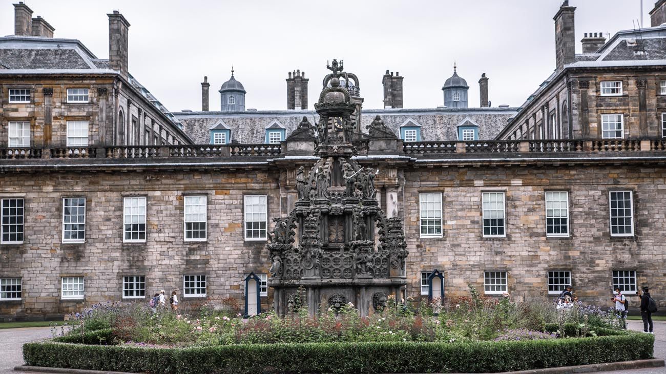 "Una vergüenza": en Escocia protestan contra una ley que permitiría a violadores cambiar de género