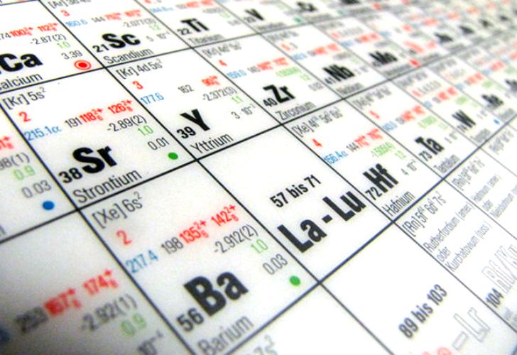 Estudiantes de física y química, a estudiar