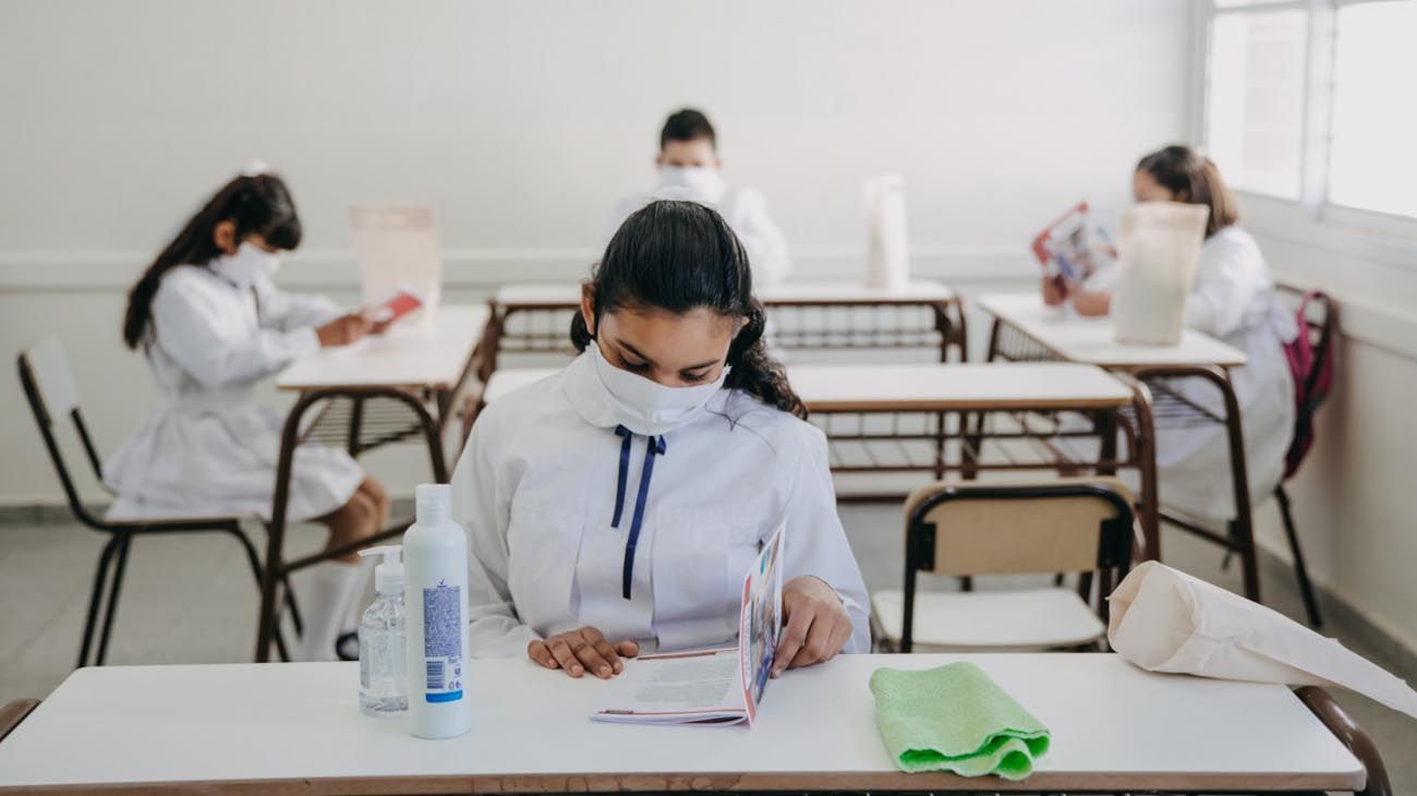 El 17 de febrero empiezan las clases y la vacunación a los docentes aún no arrancó