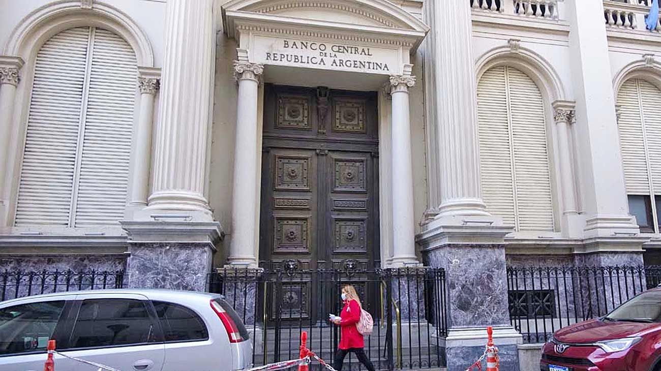 Cómo será la transición que estableció el BCRA para quienes no puedan pagar créditos