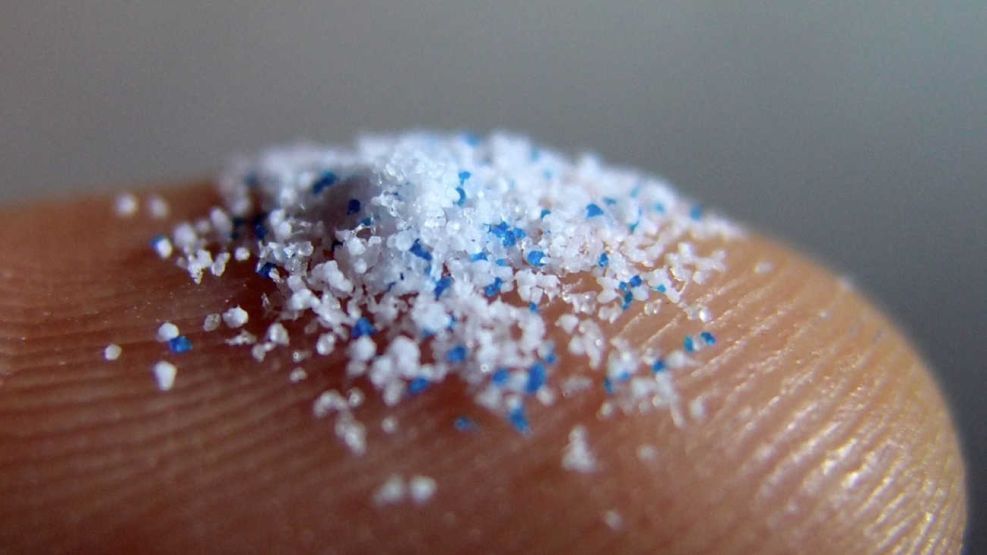Científicos descubren microplásticos en muestras de semen, incluso en hombres sanos