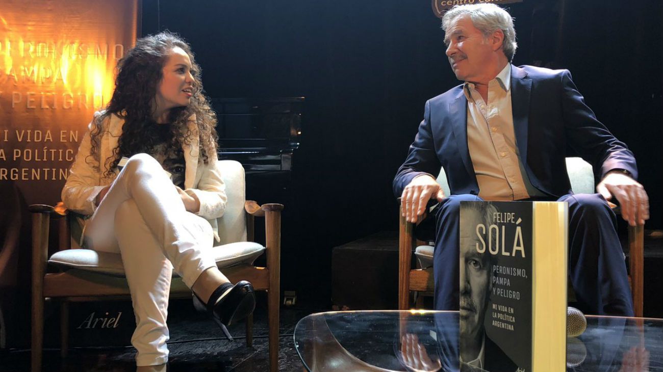 El incómodo momento de Felipe Solá al presentar su libro