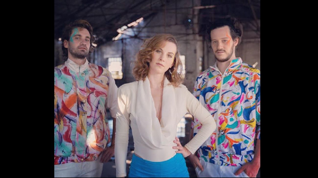 Tu banda en RePerfilAr: Moxa, un trío musical con un estilo único