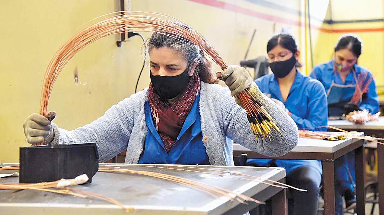 El 90% de quienes redujeron horas de trabajo con hijos a cargo son mujeres
