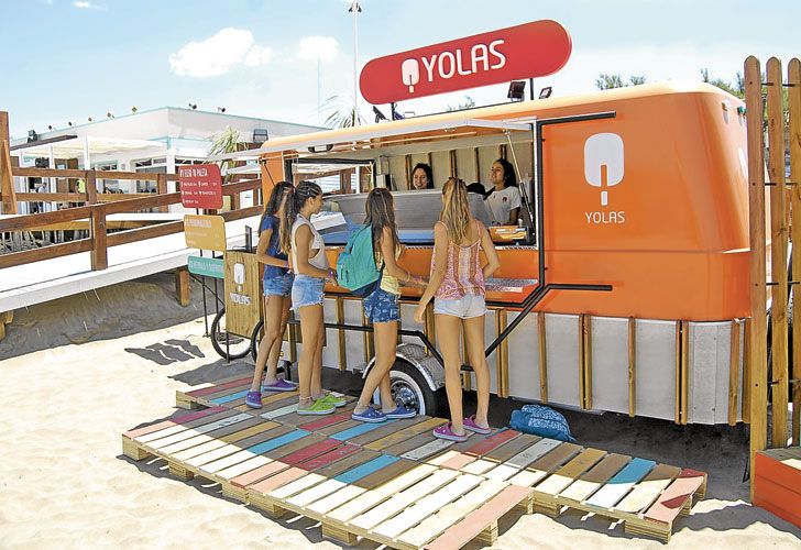 Los food trucks salen de temporada y arman polémica en las playas