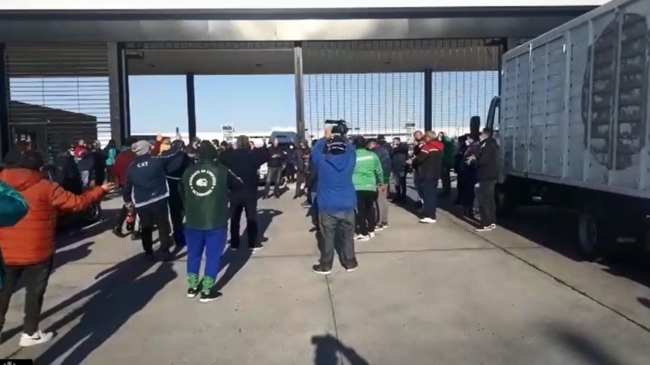 Pablo Moyano atacó a Mercado Libre con una imagen que desató críticas