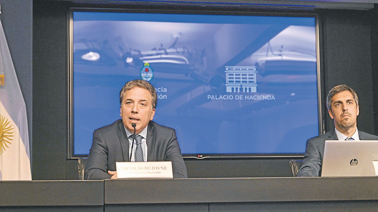 Dujovne busca cerrar rápido el aporte del FMI