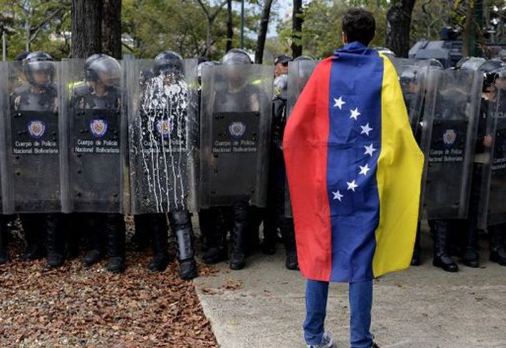 Maduro da el visto bueno para disparar contra manifestantes