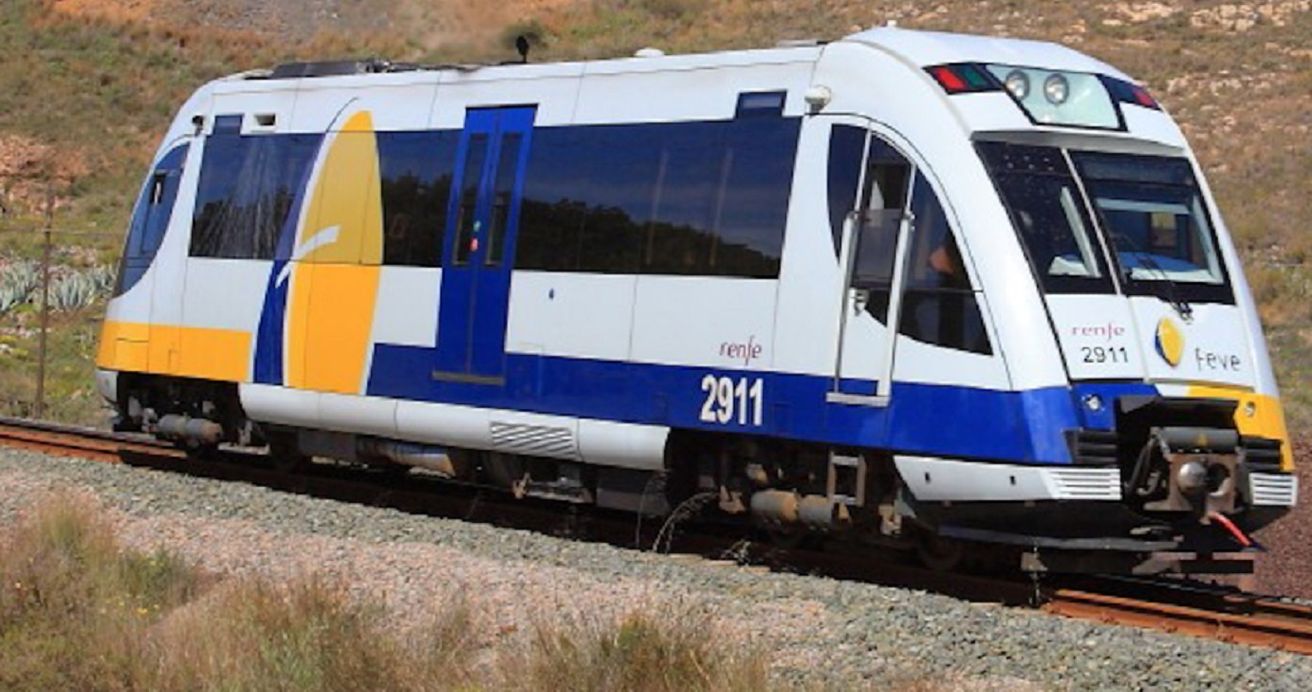En España, un tren chocó contra una grúa en Alumbres, Murcia: hay heridos