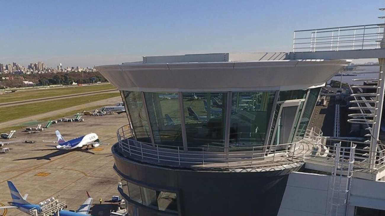 Los aeronáuticos llegaron a un acuerdo salarial y suspendieron los 18 días de paro que iban a afectar a los vuelos