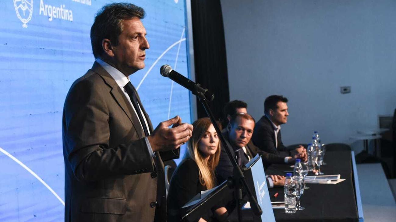 Sergio Massa en Neuquén: "A los que usen banco de Estados Unidos para sobrefacturar los denunciaremos en la Justicia de allá y de acá"