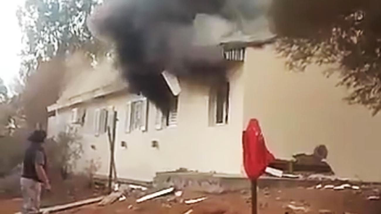 Explosión en escuela rural en Neuquén: murieron dos obreros y hay una docente con heridas graves