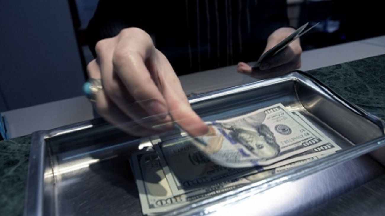 La dolarización de carteras se justifica porque “al mercado no le gusta la incertidumbre”
