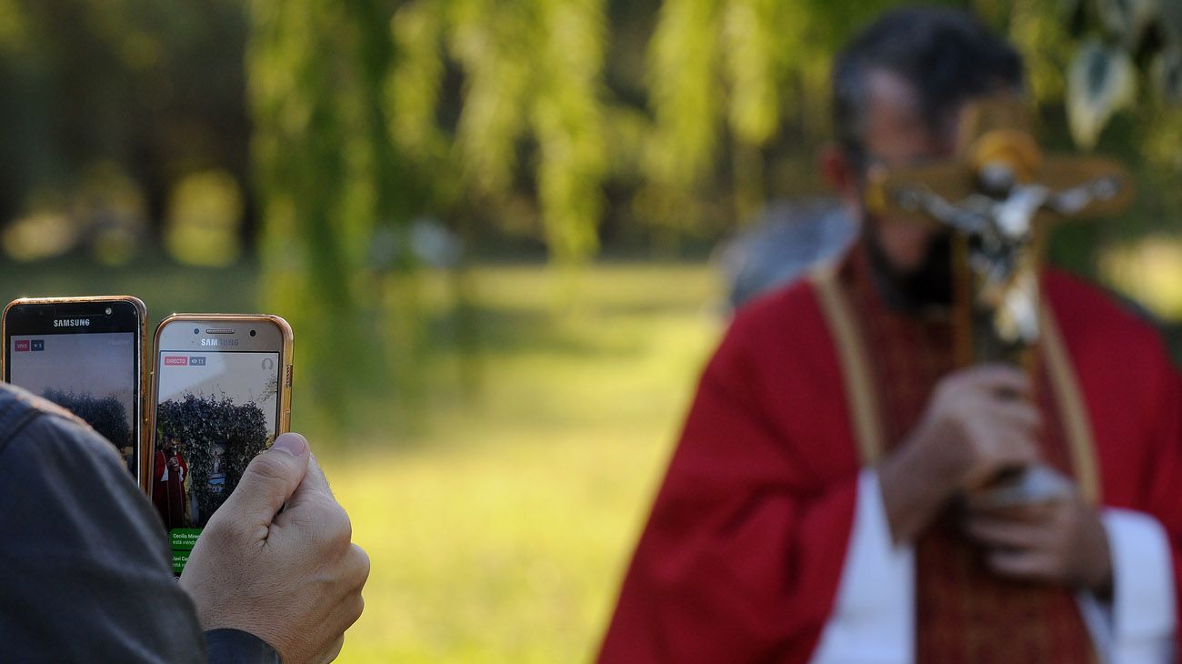 Fotos | Pascua y cuarentena: el emotivo Via Crucis del Santuario de Belén de Escobar