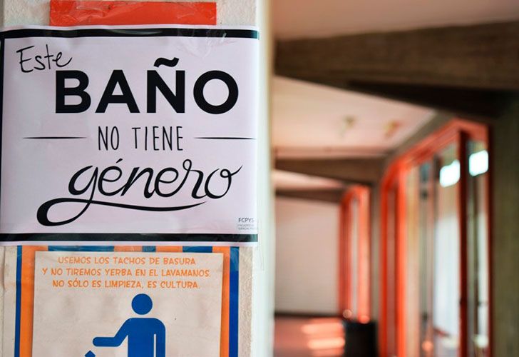 Escuelas y universidades públicas del país deciden abrir baños mixtos