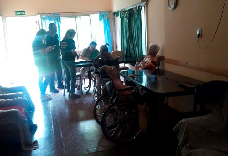 Encuentran abuelos golpeados y desnutridos en un geriátrico