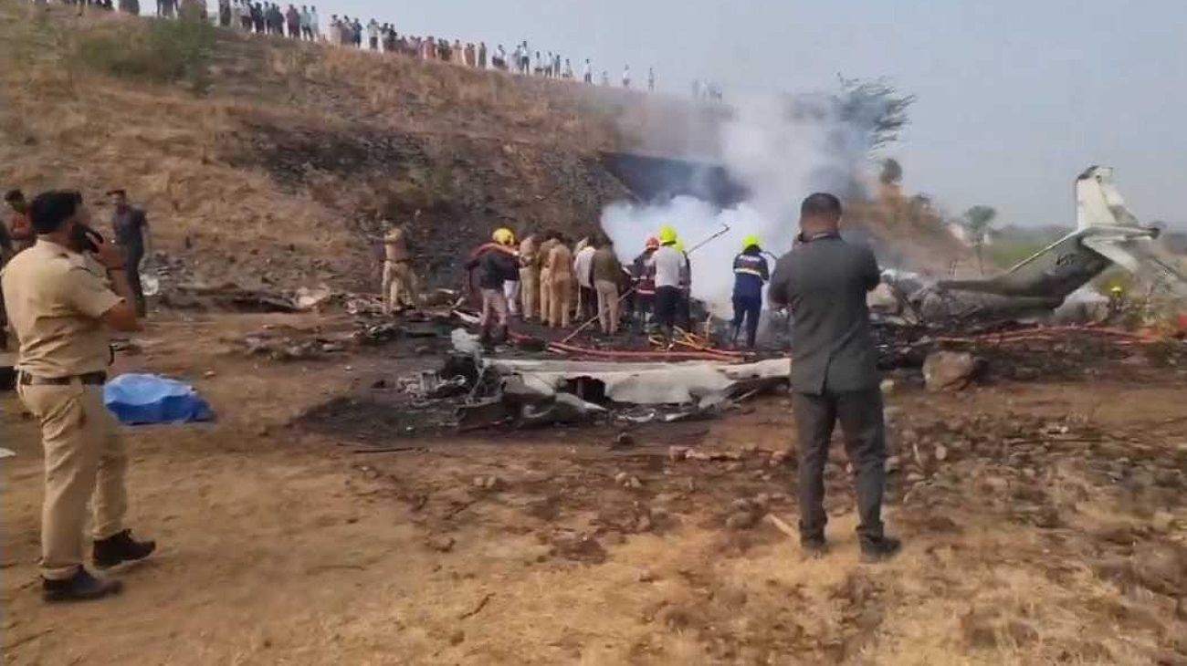 Mueren cinco personas en un accidente de avión en la India, incluyendo un funcionario clave de la política local