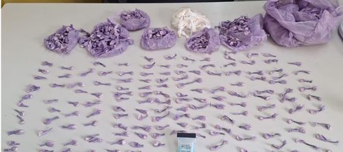 Flores: detienen a un narco con más de 1300 dosis de pasta base en una mochila escolar