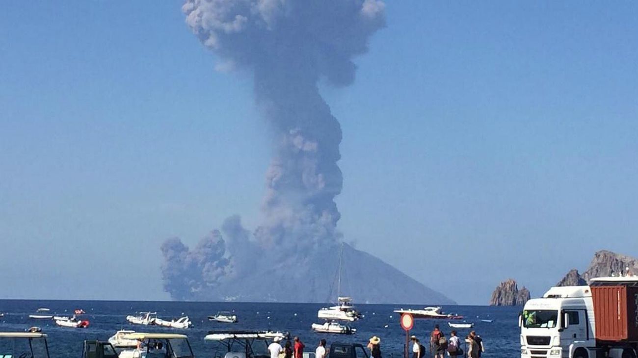 Pánico entre los turistas mientras el volcán Estrómboli rugía en Sicilia
