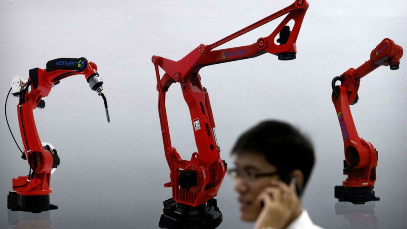 Robots en los almacenes traen un inesperado beneficio