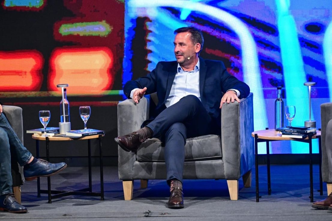 Ariel Sujarchuk presentó su libro “Mañana es Hoy”: inteligencia artificial y ciudadanía digital en el Malba