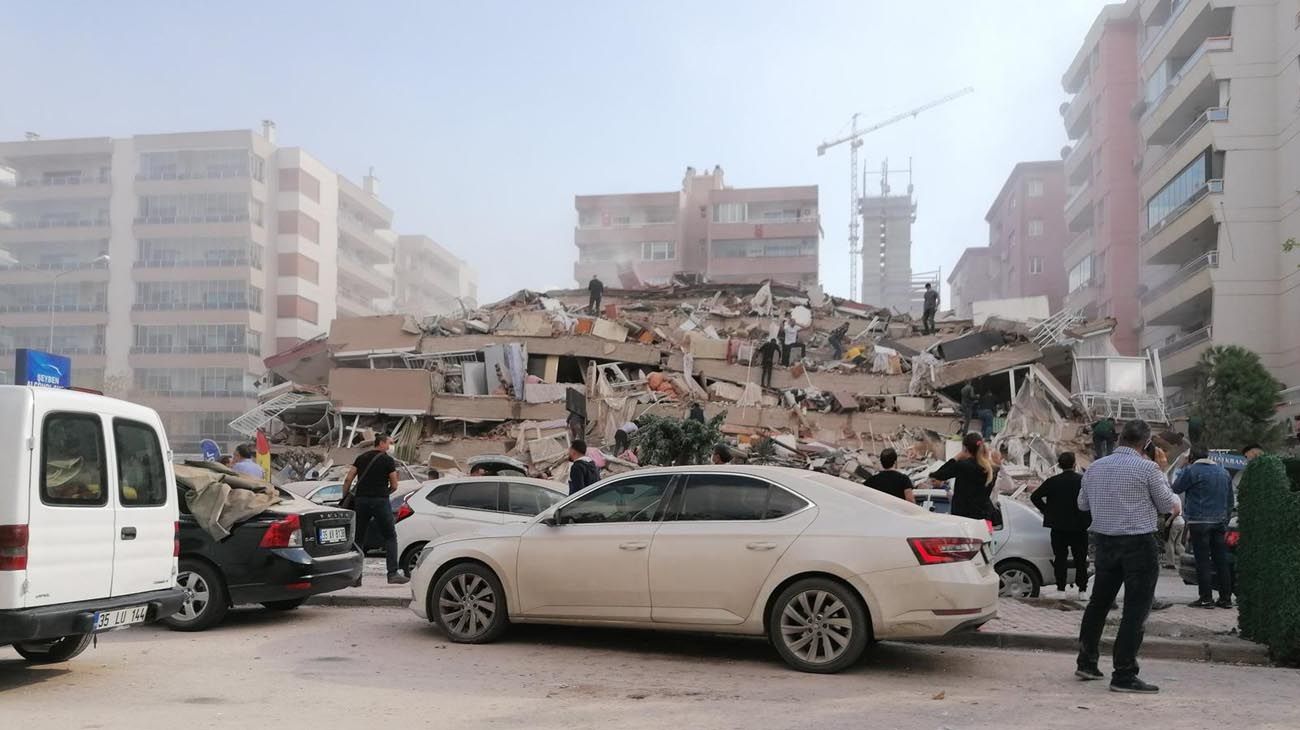 Fuerte terremoto destruye edificios en el oeste de Turquía